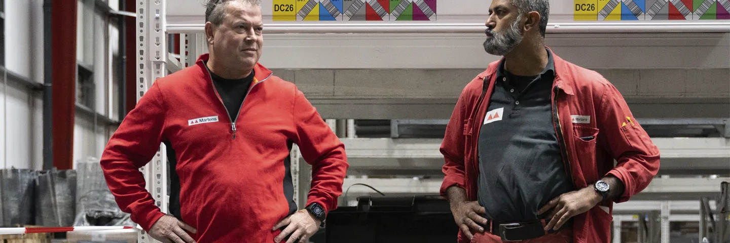 Jos en Desi in magazijn